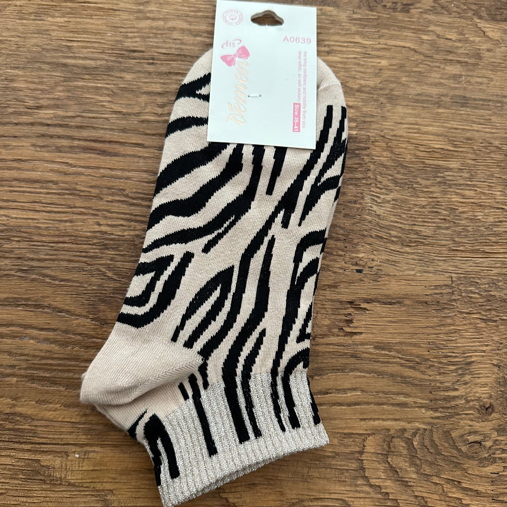 Zebrastribede strømper