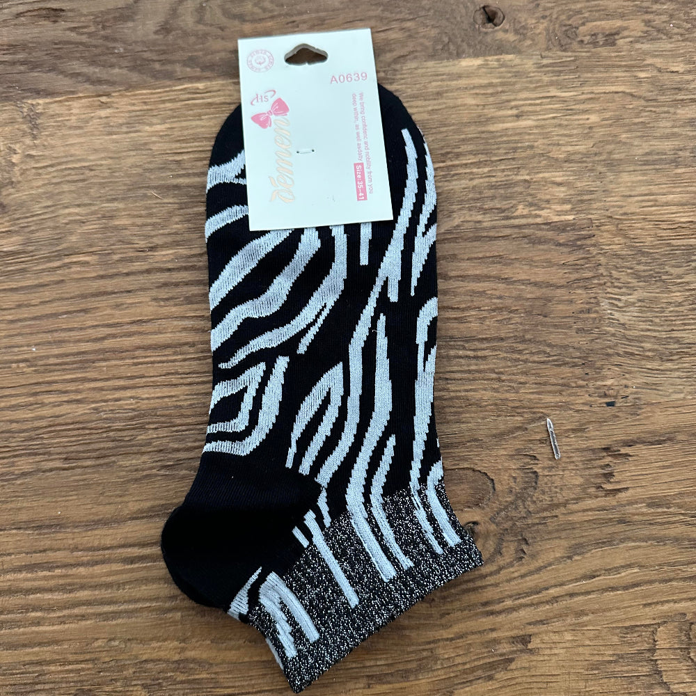 Zebrastribede strømper